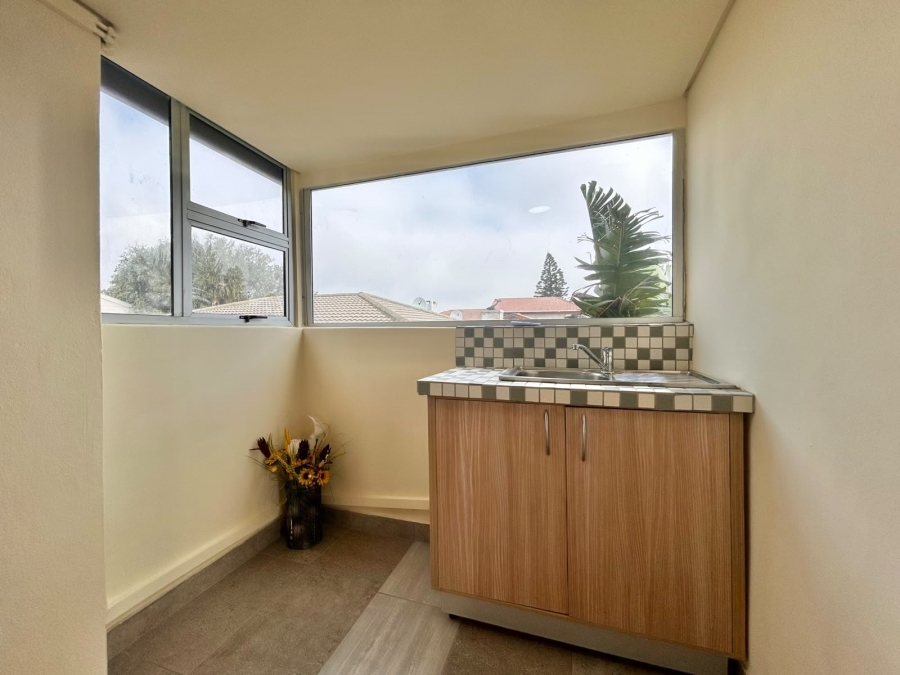To Let 2 Bedroom Property for Rent in Zeekoevlei Western Cape